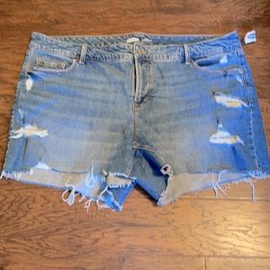 Old Navy Plus distressed denim shorts